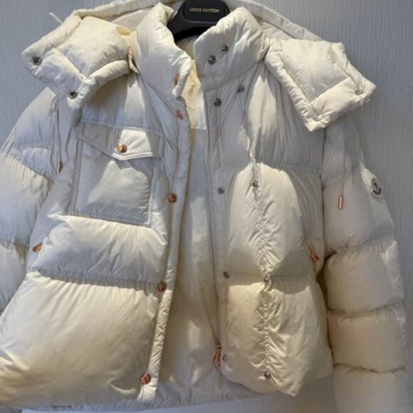Moncler white hooded down jacket, brand new and unused - Picture 3 of 6